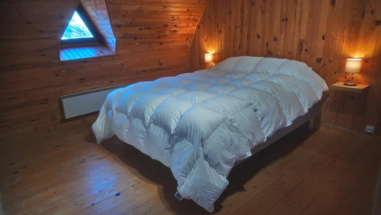Fermette Typique Auvergnate Dans Son Ecrin D'Eau Et De Verdure Saint-Donat Luaran gambar