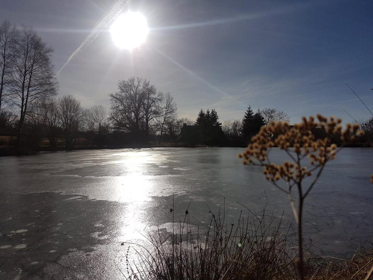Fermette Typique Auvergnate Dans Son Ecrin D'Eau Et De Verdure Saint-Donat Luaran gambar